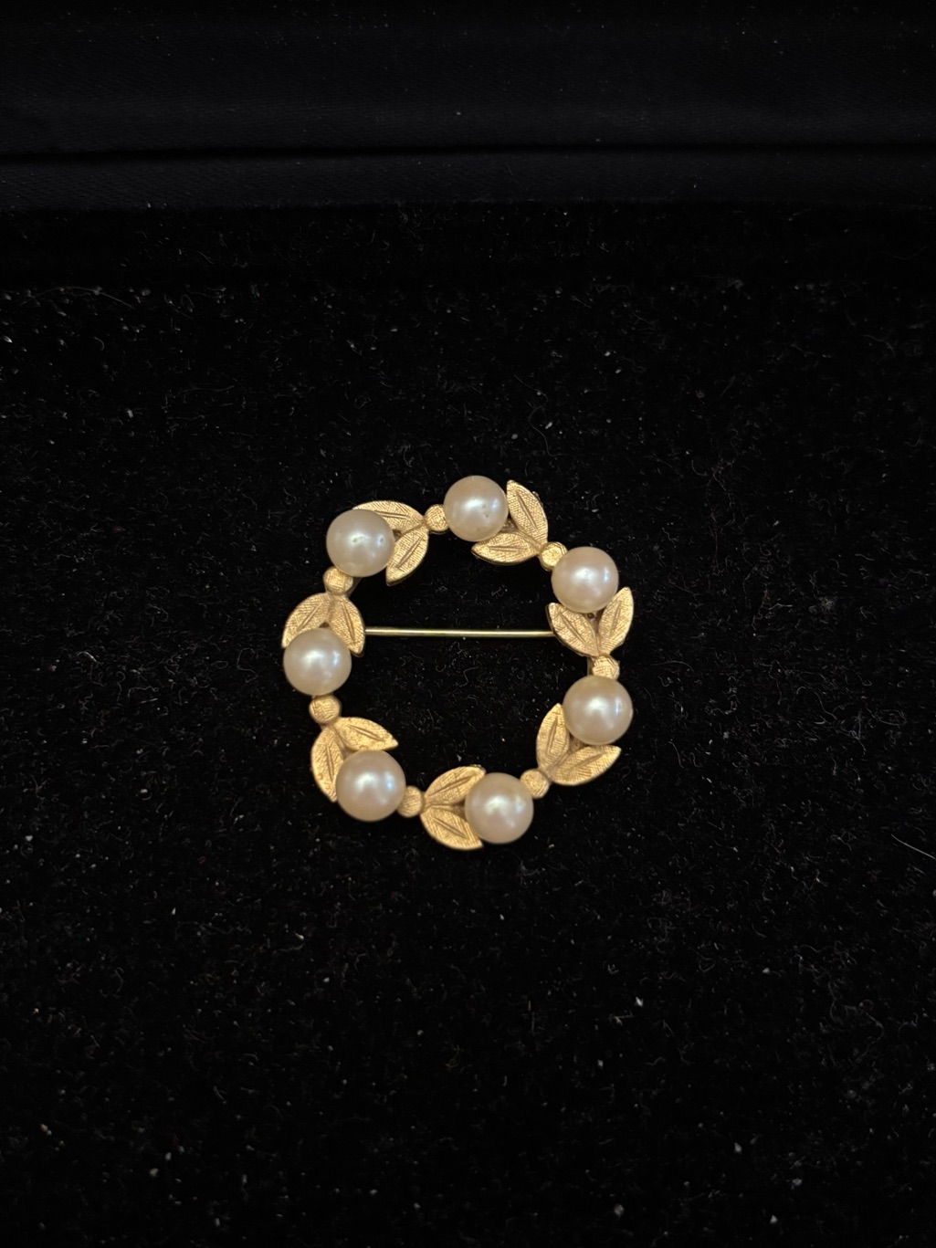 Vintage Gold Tone Wreath Leaf Faux Pearls Brooch Pin